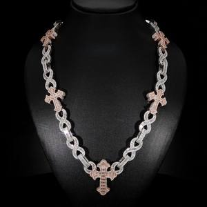 Cadena cubana Miami con cruz de joyería hip hop personalizada, con moissanita VVS de 18 mm de corte baguette, en plata de ley 925 certificada y con incrustaciones. - Product Image 4