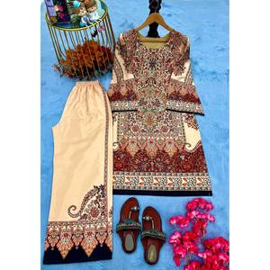 Ensemble coordonné haut et pantalon palazzo taille haute de créateur pour un look de soirée - Product Image 2