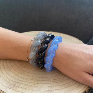 ชุดกำไลข้อมือเรซิ่นทำมือ สีฟ้า สีดำ สีเทา รูปทรงไม่สม่ำเสมอ เครื่องประดับแฟชั่น งานศิลปะโดยแฮนด์เมด ของสะสม - Product Image 1