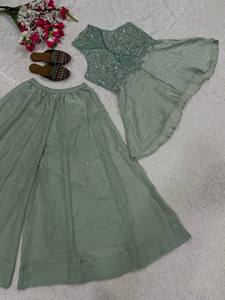 Conjunto de Top y Pantalón de Seda para Fiesta con Trabajo a Mano y Moti, Tela Elástica Antiarrugas de Secado Rápido, Reversible para Bodas y Diwali - Product Image 5