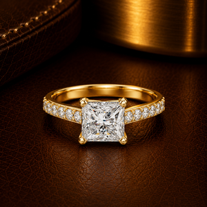 แหวนเพชรทรงปรินเซสคัท เพชรเลี้ยงในห้องปฏิบัติการ ทองคำ 14K 18K สีเหลือง วงแหวนแบบฝังเพชรทรงกลม น้ำหนักรวม 0.75 กะรัต DEF VVS แหวนหมั้นคลาสสิก ขายส่งแบบ OEM - Product Image 1