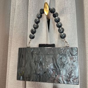 กระเป๋าคลัทช์เรซิ่นสำหรับงานปาร์ตี้ งานแต่งงาน ดีไซน์หรูหราสำหรับผู้หญิง - Product Image 1