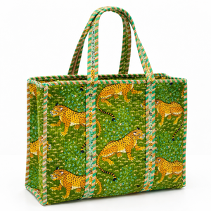 Sac fourre-tout matelassé en coton léger fait main, motif floral monochrome Ikat, avec imprimé animal ethnique, sac à bandoulière haut de gamme - Product Image 1