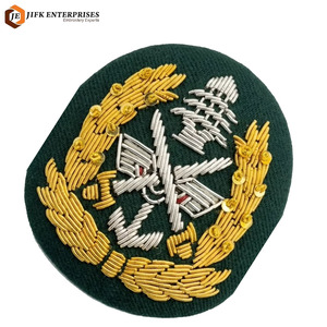Badges personnalisés en feutre tissé écologiques modernes à coudre pour les marques de mode et la décoration de vêtements - Product Image 2