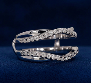 Bague de mariage moderne en or 14 carats pour femme, diamant de laboratoire torsadé, taille brillant rond 0,44 carat, plaqué rhodium, 3,00 g - Product Image 2