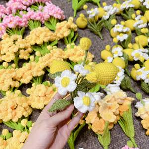 Flor de ganchillo hecha a mano, plantas en maceta, flores artificiales para siempre, regalo para un amigo, perfecto para decoraciones del hogar, OEM hecho en Vietnam - Product Image 4