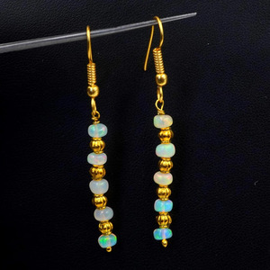 ต่างหูโอปอลเอธิโอเปียธรรมชาติ หลายสี โอปอลไฟ 14K ทองคำแท้ ทรงคาโบชอง ประดับด้วยลูกปัด - Product Image 3