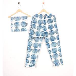 ชุดนอนฤดูร้อนสำหรับผู้หญิง ผ้าฝ้ายนุ่ม ระบายอากาศได้ดี ชุดนอนทรงเข้ารูป ลายดอกไม้ ชุดนอนเป็นของขวัญสำหรับผู้หญิง ชุดนอนใส่สบาย - Product Image 3