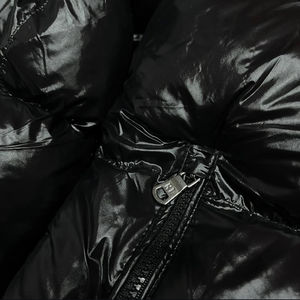 Blouson matelassé brillant pour homme, imperméable, d'hiver, avec capuche amovible, logo personnalisé, rembourrage épais en duvet - Product Image 4