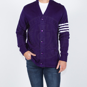 Cardigan en acrylique tricoté violet pour hommes et femmes, avec broderie de lettres grecques et rayures blanches, idéal pour toutes les saisons, pour fraternités et sororités. - Product Image 2