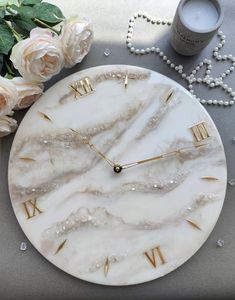 นาฬิกาแขวนผนังเรซิ่นดีไซน์สวยงาม เหมาะสำหรับตกแต่งร้านกาแฟ ร้านอาหาร และโรงแรม - Product Image 5