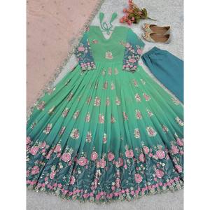 Hermoso Vestido de Fiesta Hecho a Mano, Talla XL, Estampado Floral, Cintura Imperio, Incluye Falda y Dupatta - Product Image 2