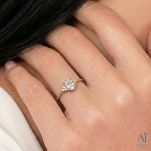 Anillo de compromiso clásico chapado en oro rosa con moissanita de corte ovalado, engaste de púas, brillante, para mujer, ideal para bodas. - Product Image 3