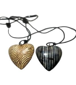 Collar Cristiano con Forma de Corazón, Hecho a Mano con Cuerno de Buey Natural, Ecológico, Joyería de Moda para Mujer, Exportación al por Mayor - Product Image 1