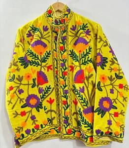 เสื้อแจ็คเก็ตบอมเบอร์กำมะหยี่สีเหลืองไซส์ใหญ่สำหรับผู้หญิง เป็นมิตรกับสิ่งแวดล้อม ระบายอากาศได้ดี สไตล์วินเทจ แขนสั้น คอตั้ง ซับในถอดออกได้ หลายแบบ - Product Image 3