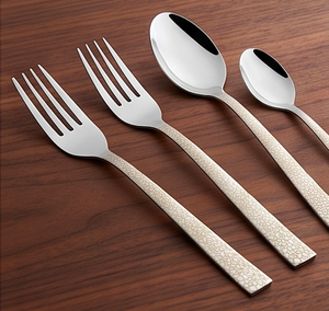 Ensemble de couverts modernes en argent avec poignées à motifs, compatibles lave-vaisselle, parfait pour les mariages ou la table à manger - Product Image 1