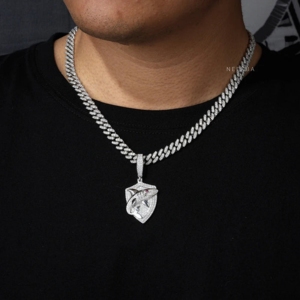 Colgante de Plata de Ley 925 Hecho a Mano con Moissanita en Forma de Escudo de Tiburón - Joyería de Moissanita Color D VVS, Colgante de Tiburón con Moissanita - Product Image 3