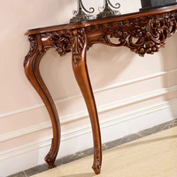 Console de style victorien en forme de demi-lune avec des sculptures florales complexes, pieds cabriolés classiques, en acajou massif, pour salon ou hôtel