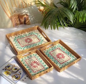 Bandeja de ratán con incrustaciones de turquesa, bandeja de servir geométrica, bandeja decorativa para mesa, bandeja redonda de ratán para servir comida. - Product Image 4