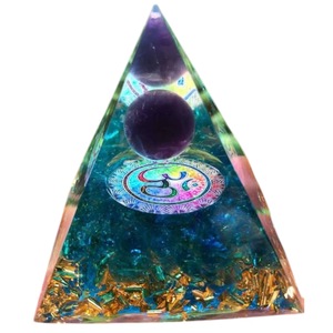 Pyramide sphérique en améthyste naturelle, style Feng Shui, faite à la main, avec cristaux bleus étonnants, pierre précieuse, énergie orgone, religieuse - Product Image 1