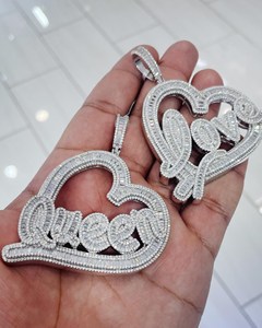 Colgante Personalizado con Letra Corazón de Reina, Chapado en Plata, con Diamantes Moissanite VVS, Estilo Hiphop, Unisex, para Regalo - Product Image 1