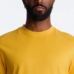 T-shirt décontracté jaune premium pour homme, nouveau design, avec logo personnalisé, style streetwear moderne et épuré, manches courtes, pour tous les jours. - Product Image 6