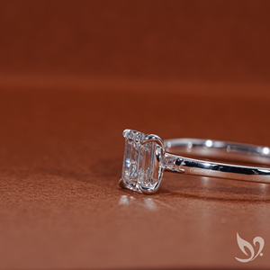 Anillo Solitario con Diamante Cultivado en Laboratorio de Corte Esmeralda de 0.50 CT en Oro Sólido de 18K |   Anillo de Compromiso y Matrimonio Certificado por IGI, Chapado en Oro - Product Image 4