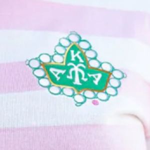 Pull court rayé rose et blanc AKA pour femme, tricoté, avec broderie de blason, haut de gamme, décontracté et élégant - Product Image 3