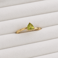 Bague en laiton minimaliste avec péridot naturel taille trillon, sertie de pierres modernes, certifiée, élégante, faite à la main, MOKU