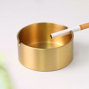 Cendrier classique en laiton en gros avec élégant cendrier de table rond en métal pour la maison, le bureau, le bar, la salle de séjour et la restauration - Product Image 3