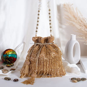 คลัทช์ทำด้วยมือสำหรับเพื่อนเจ้าสาวจากนักออกแบบชาวอินเดีย - Product Image 1