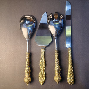 Ensemble d'ustensiles de service gravés à l'ancienne, inspiré de l'époque victorienne, avec manche doré, pelle à gâteau professionnelle, serveurs à salade et couteaux de chef - Product Image 5