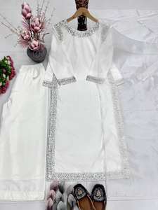 TOP PLAZZO MODERNE EN SOIE NATURELLE LOURDE AVEC BRODERIE DE PAILLETTES ET TRAVAIL MANUEL PAL POUR SOIRÉE - Product Image 6