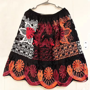 Jupe courte pour femmes, style polynésien hawaïen, îleuse, Pohnpei, 100% polyester, broderie unie, longueur genou - Product Image 3