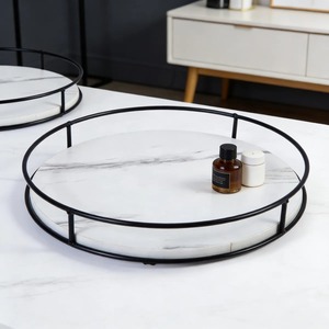 Elegante Plato Giratorio de Mármol Blanco con Borde Metálico, Ideal para Centros de Mesa y Servir Aperitivos en Reuniones - Product Image 1