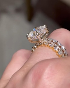 Bague de fiançailles pour femme avec diamant de laboratoire taille radiant 5 carats |   Bague de promesse de mariage et de fiançailles en or 18 carats de luxe certifiée - Product Image 6
