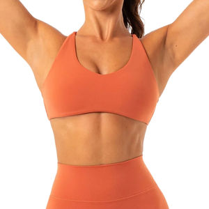 Sujetador deportivo de yoga de alta calidad para mujer, con soporte superior, espalda cruzada, logo frontal, transpirable, cómodo, elástico, sin costuras y duradero. - Product Image 6