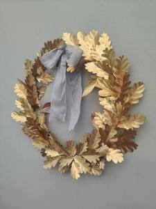 Corona de Hojas de Roble Rústica Hecha a Mano con Cinta Gris, Flores Decorativas, Redonda, de Madera, Sin Iluminación, Paquete Individual - Product Image 1