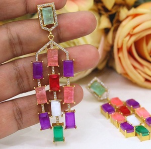 Boucles d'oreilles pendantes élégantes en laiton plaqué or de qualité supérieure, serties de zircons CZ, pour femme, idéales pour les soirées et les fêtes - Product Image 1