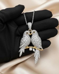 Pendentif Pigeon en Argent Sterling 925 avec Moissanite Ronde Taille Brillant, Breloque Thème Animal, Bijou Unisexe pour Mariage - Product Image 1