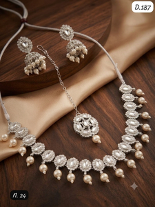 Parure de bijoux de luxe en perles et argent avec boucles d'oreilles et Maang Tikka pour mariée, mariage et fête, pour femme, ensemble d'exportation OEM - Product Image 3