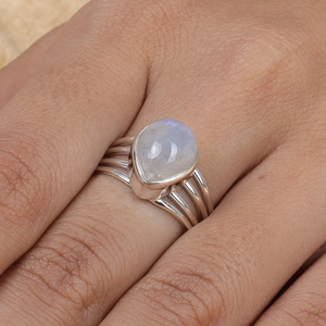 Bague en pierre de lune naturelle, bijoux en pierres précieuses faits à la main, bague bohème délicate, cadeau unique pour filles et femmes - Product Image 3