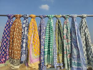 Paréos et Sarongs de Plage en Coton Imprimé Floral Faits Main pour Femmes – Vente en Gros par Exportateur Indien - Product Image 3