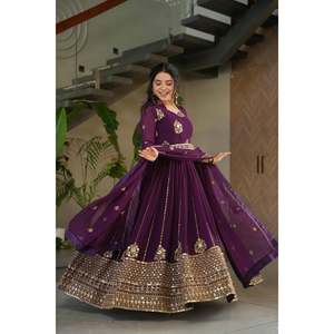 Robe de bal en satin de luxe avec embellissements en cristal et diamants et dupatta - Product Image 2