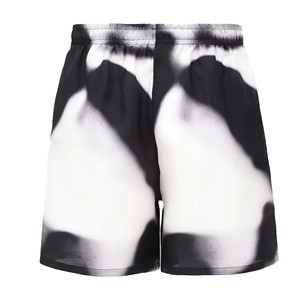 Shorts de pyjama confortables pour hommes avec taille élastique, vêtements de sport légers en satin de soie imprimé par sublimation, couleur unie - Product Image 3