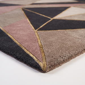 Alfombra de Lana Rectangular Geométrica en Color Negro, Taupe y Rosa Pálido, con Patrón de Polígono Facetado y Detalles en Línea Dorada, Ecológica, Antideslizante, Hecha a Mano - Product Image 6
