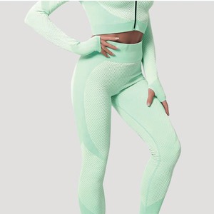 Ensemble de yoga côtelé 2 pièces pour femme : veste courte zippée et short taille haute sans coutures – Tenue de sport fitness - Product Image 2