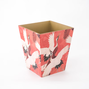 Caja/Soporte para pañuelos cuadrado de madera con diseño de grulla roja de blossom craft india - Product Image 3