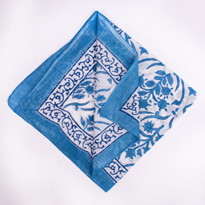 Pañuelo Cuadrado de Algodón con Diseño Floral Azul y Blanco Craftjaipur, Transpirable, Informal, para Primavera/Verano, con Patrón Floral, Ecológico - Product Image 5