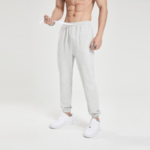 Pantalon de sport élastique pour homme avec logo personnalisé, idéal pour la course, l'entraînement et le jogging, coupe ample avec protection latérale. - Product Image 2